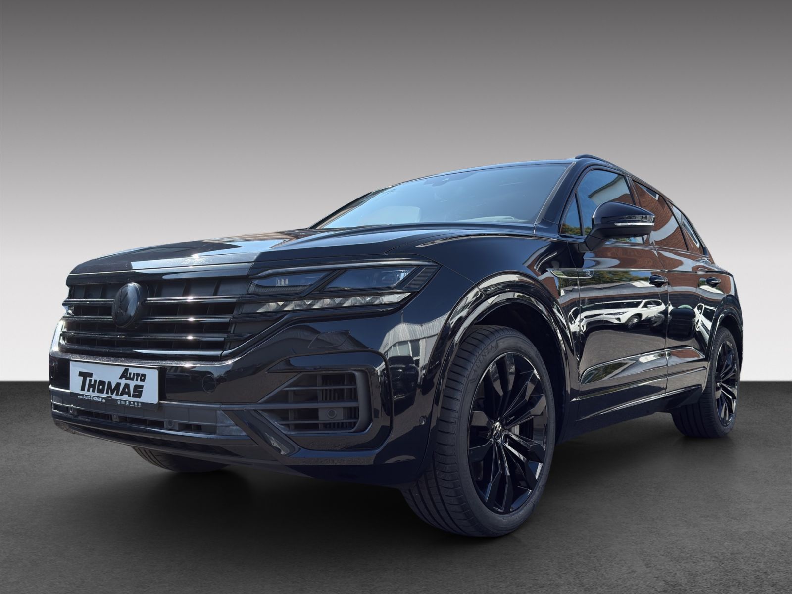 Volkswagen Touareg R-Line - Samsaru's Car Outlet