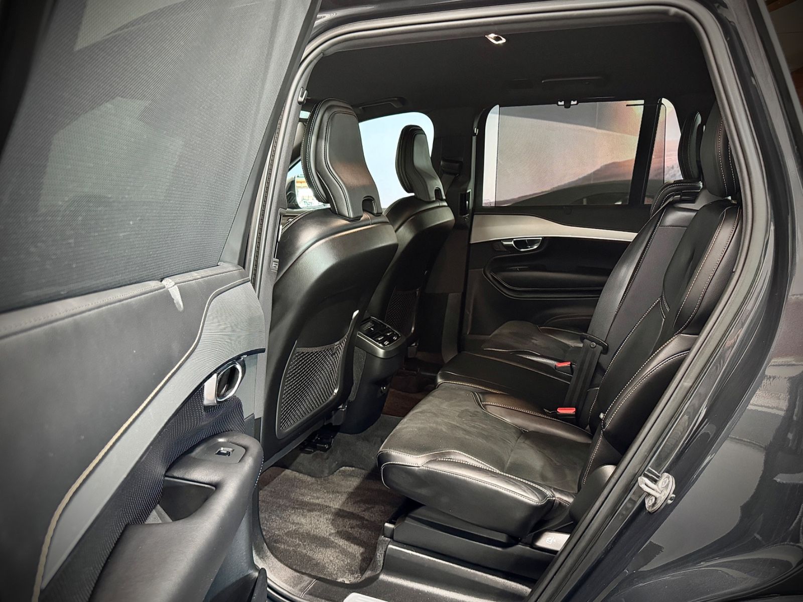 Volvo XC90 R-Design AWD - Samsaru's Car Outlet