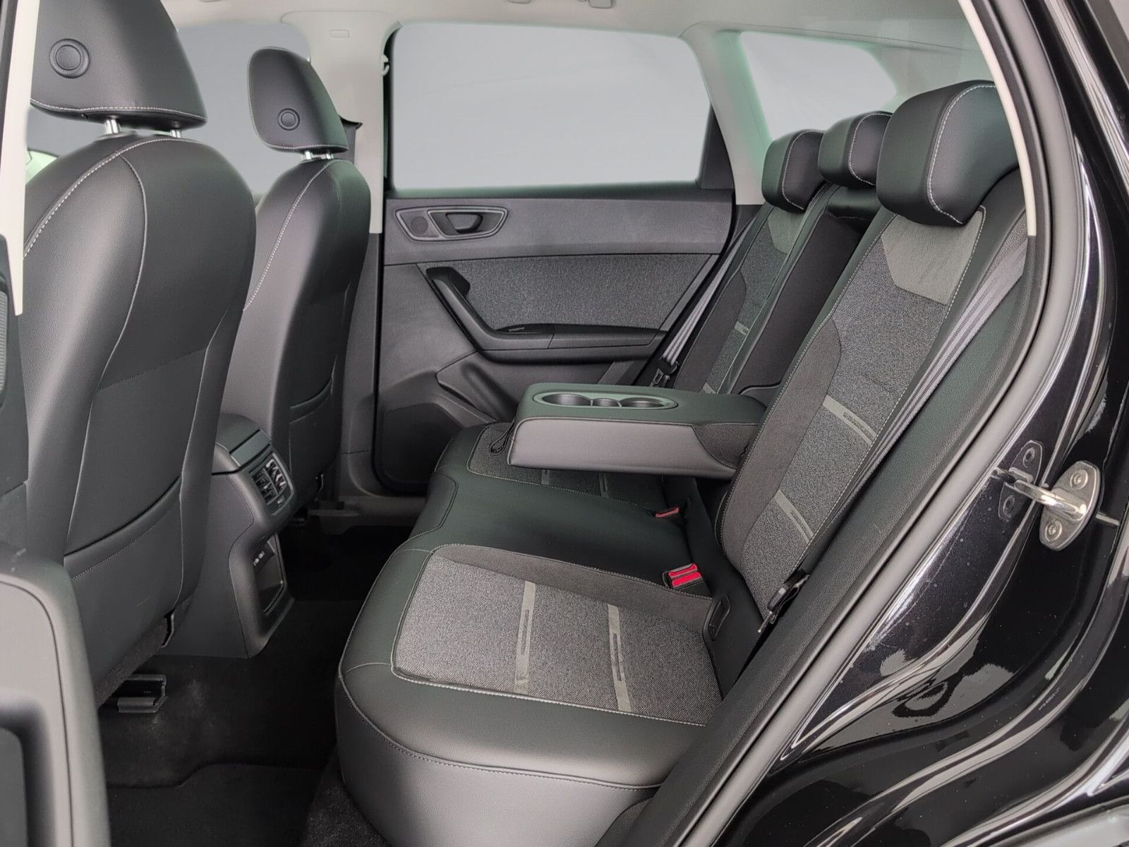 Seat Ateca 1.5 TSI DSG XPERIENCE Pa.:XL AHK-schw Navi