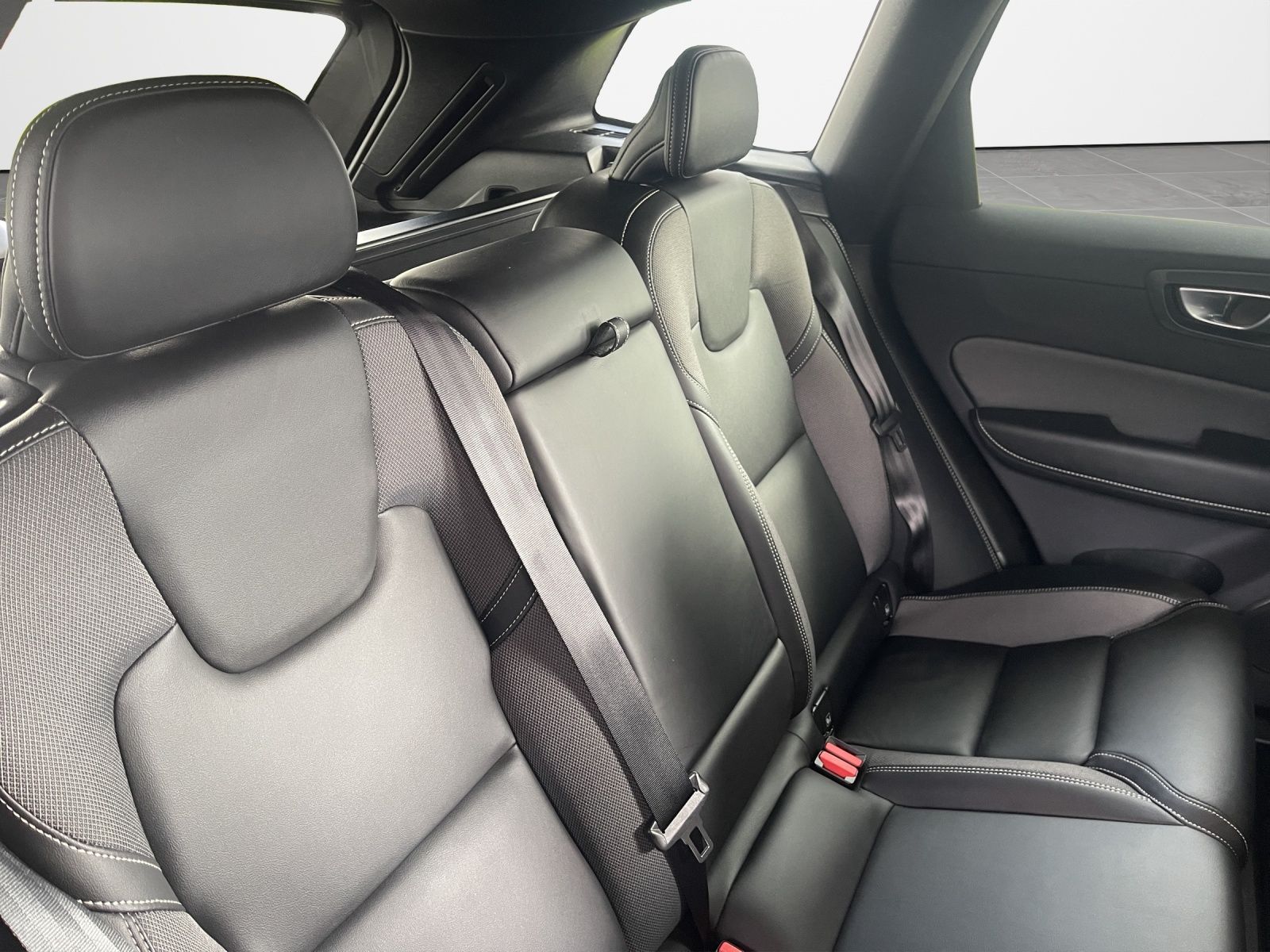 Volvo XC60 Twin Engine R Design Recharge AHK