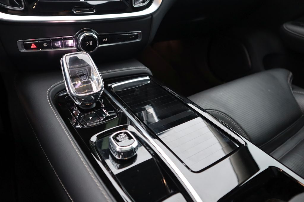 Volvo V60 T8 AWD Recharge Plus Dark|AHK|PANO|NAVI|SHZ