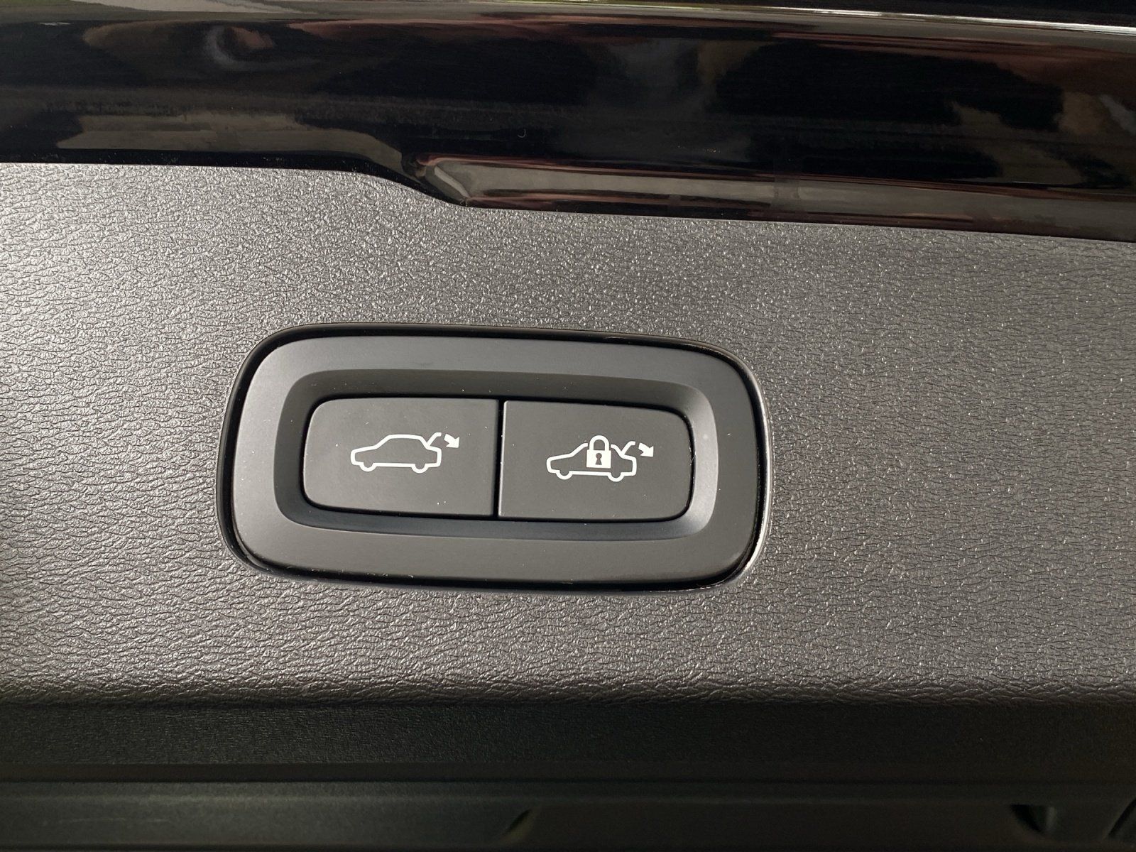 Volvo V60 T8 Plus Bright AHK*SHZ vo+hi*AWD*StHzg*