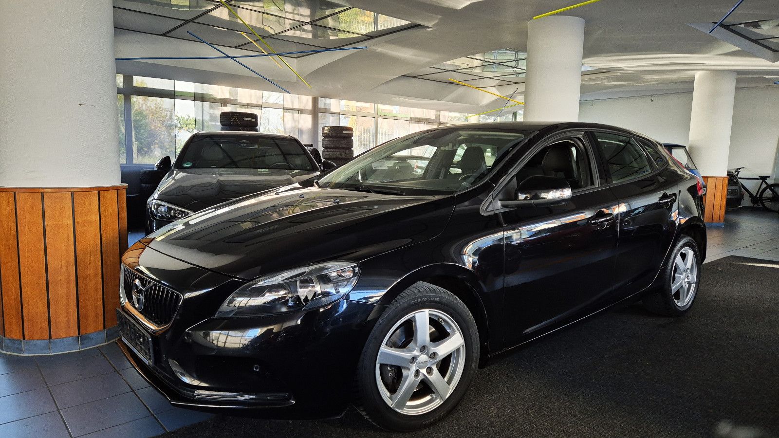 Volvo V40 Kinetic/LED/Navi/PTS/RFK/SHZ/Temp
