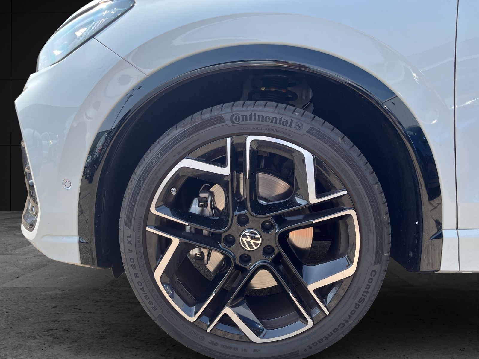 Volkswagen Tiguan TDI R-Line 4M DSG MATRIX AHK PANO 20" NAV