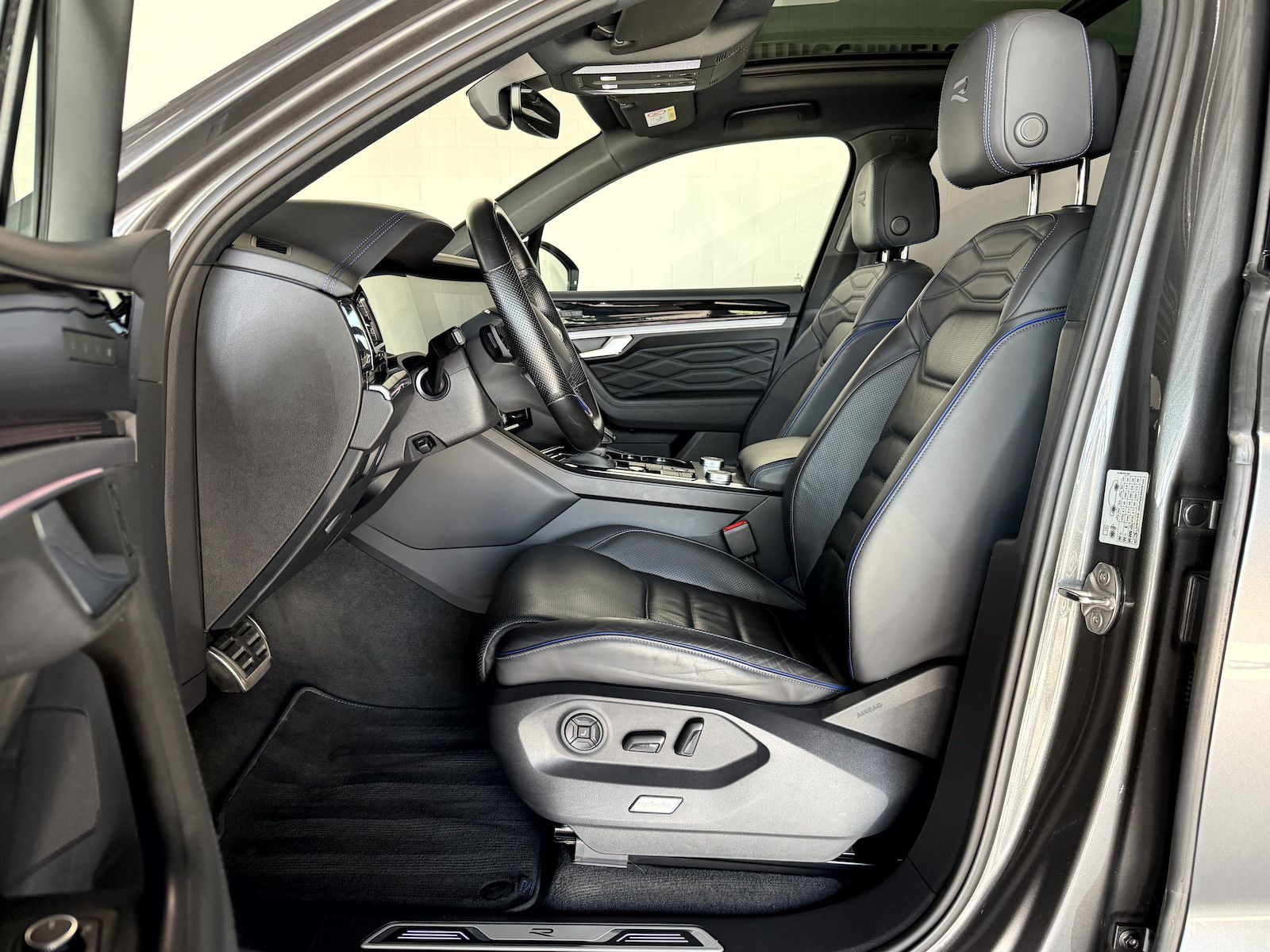 Volkswagen Touareg R 3.0TSI*BlackStyle*Pano*AHK*HUD*IQ*