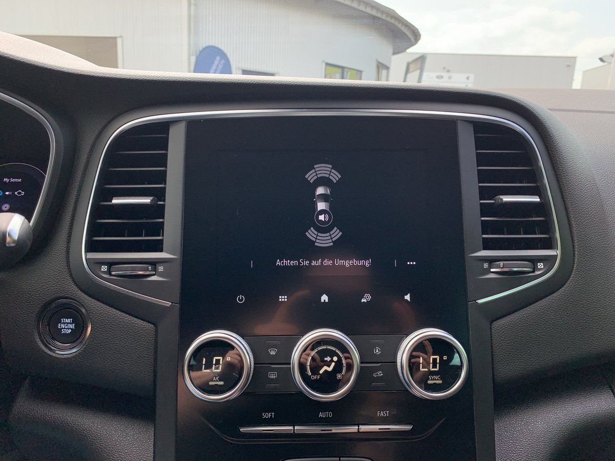 Renault Megane Grandtour ZEN E-TECH Plug-in - Samsaru's Car Outlet
