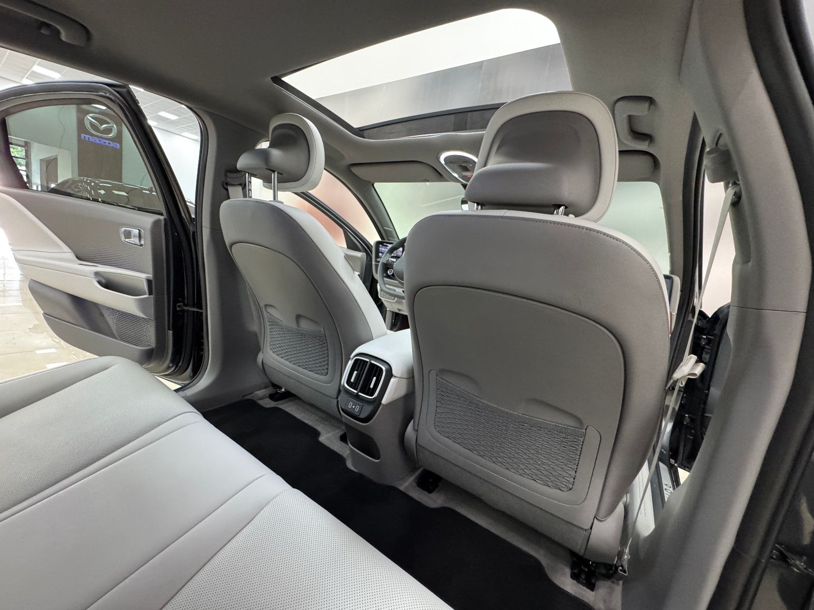 Hyundai IONIQ 6 77,4kWh 325ps 4WD Uniq PANO & DIGI NON