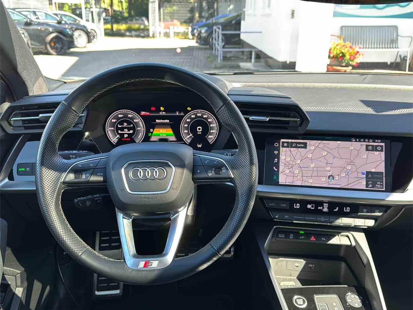 Audi A3 45 TFSIe 2x S line ACC BLACK HuD PANO RAUTE