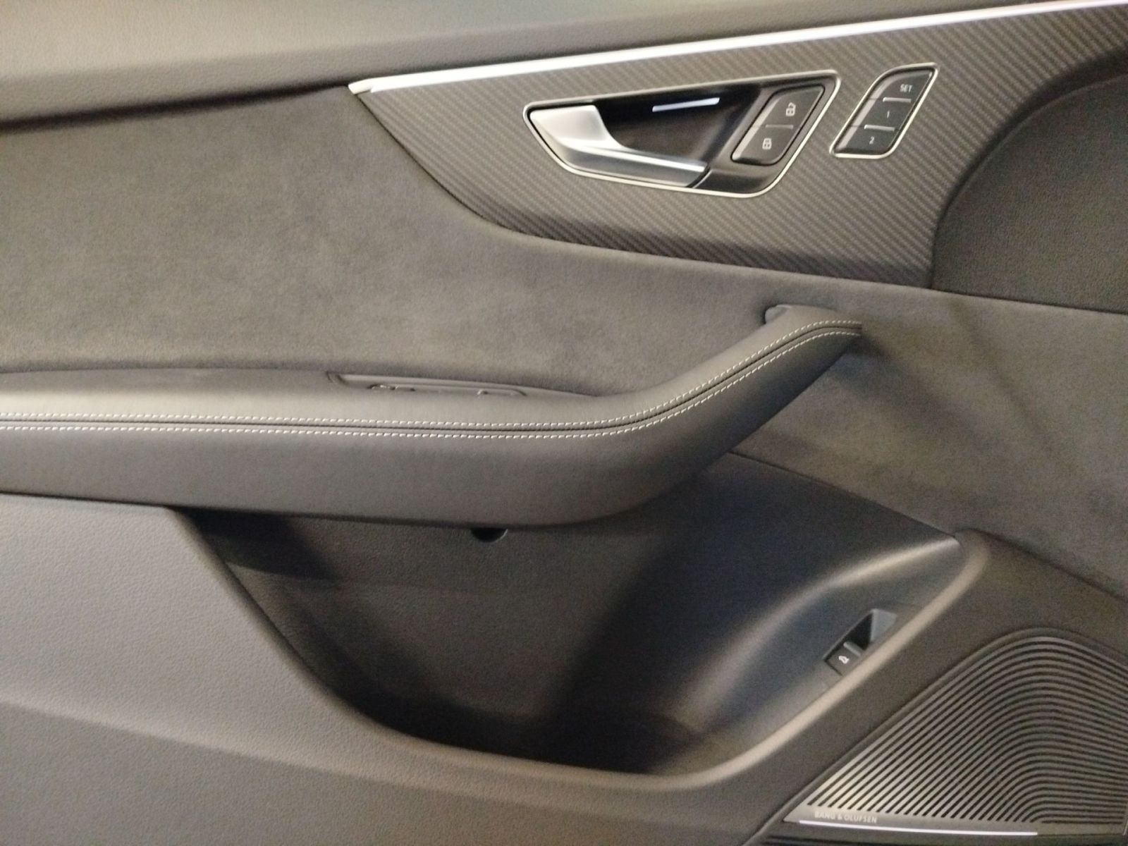 Audi RS Q8 tiptronic VC+ B&O DAB HD Matrix-LED HuD Pa