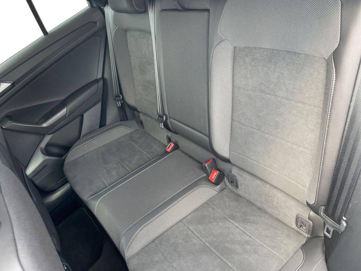 Volkswagen T-Roc 1.5 TSI DSG R-LINE - Samsaru's Car Outlet