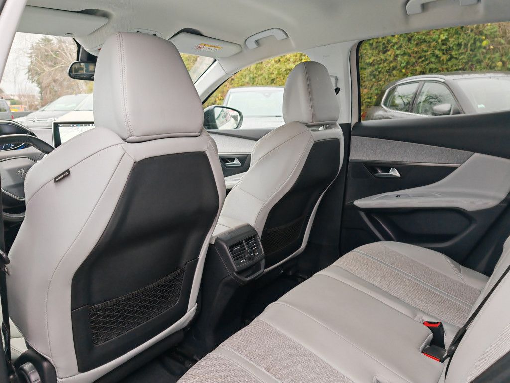 Peugeot 3008 BlueHDI 130 EAT8 ALLURE - Samsaru's Car Outlet