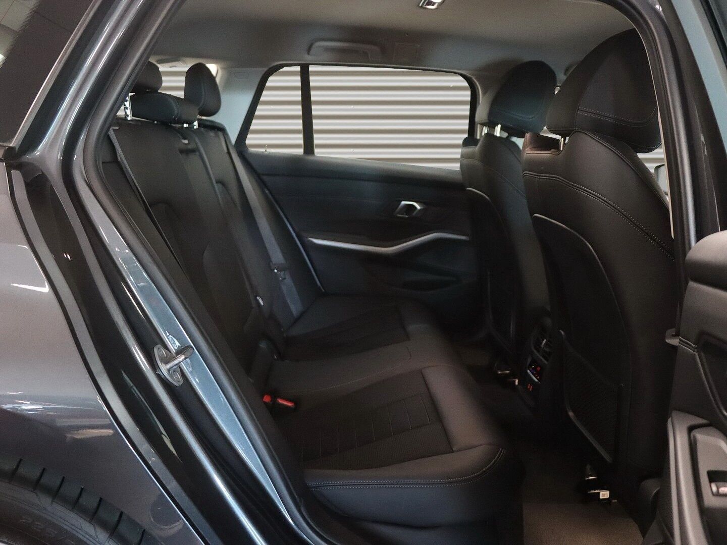 BMW 320d A - Samsaru's Car Outlet