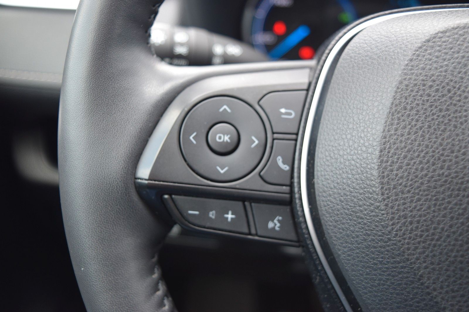 Toyota RAV4 Hybrid 4x2 Club - Samsaru's Car Outlet