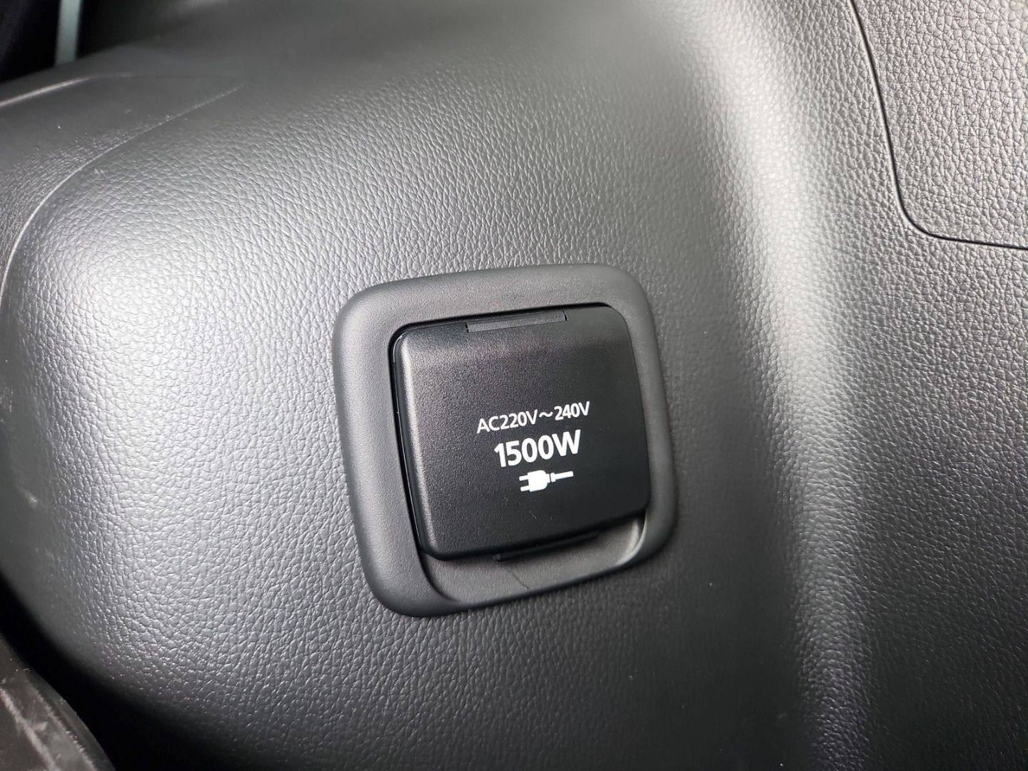 Mitsubishi Eclipse Cross Plug-In Hybrid Top Pano Leder Head