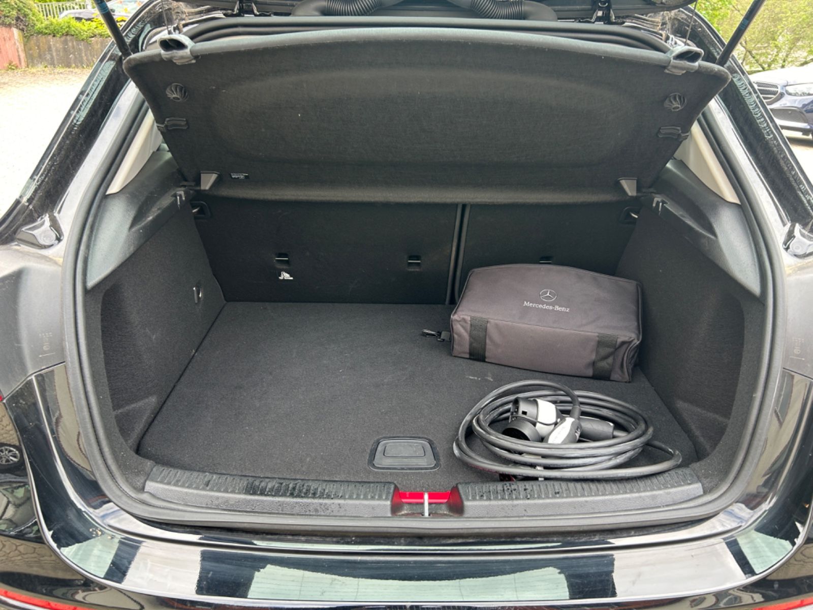 Mercedes-Benz A250e Business - Samsaru's Car Outlet