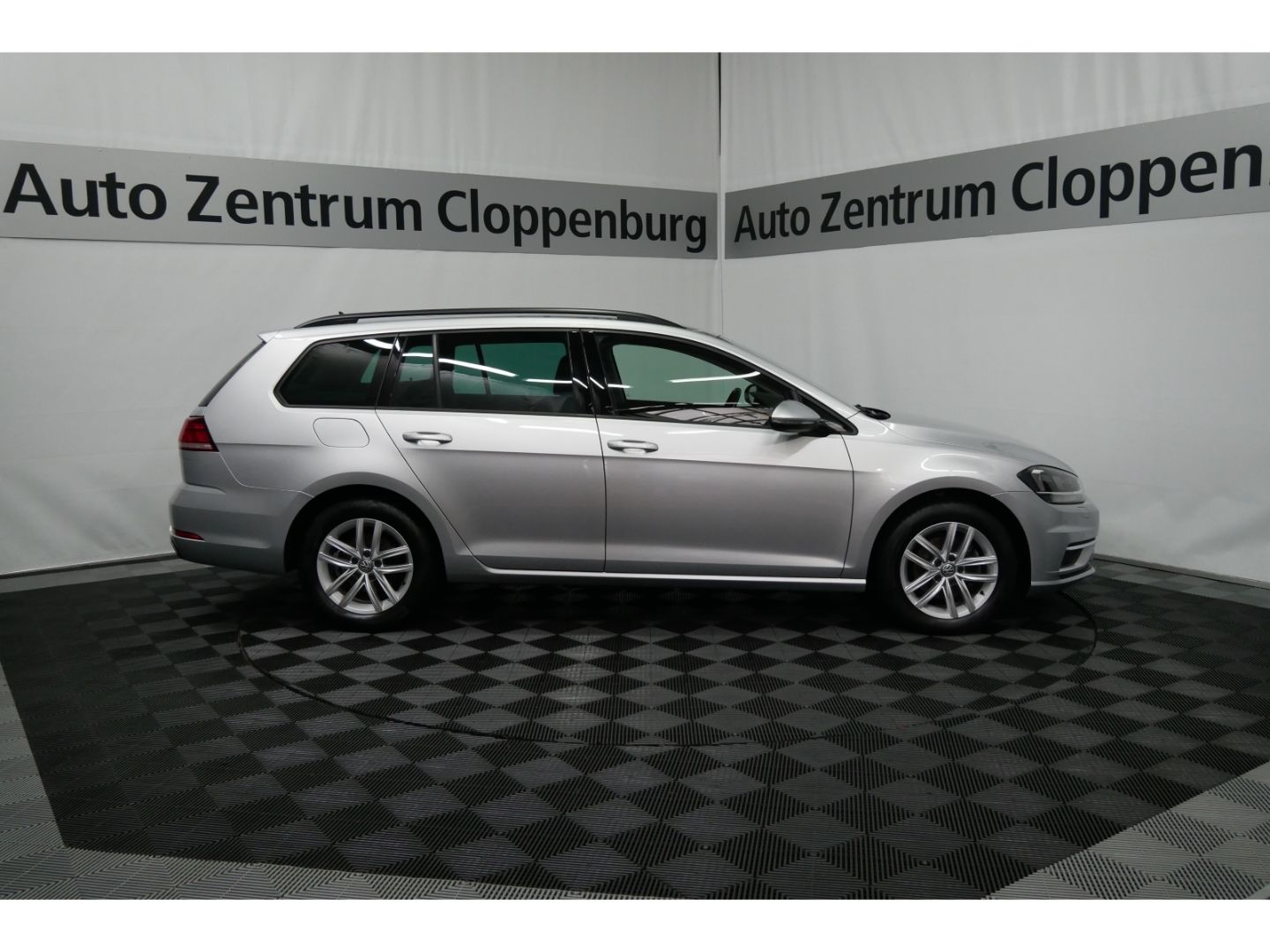 Volkswagen Golf Variant Comfortline 2.0 TDI - Samsaru's Car Outlet