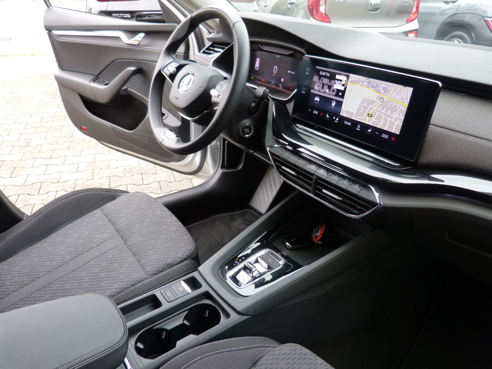 Skoda Octavia Combi Style DSG - Samsaru's Car Outlet