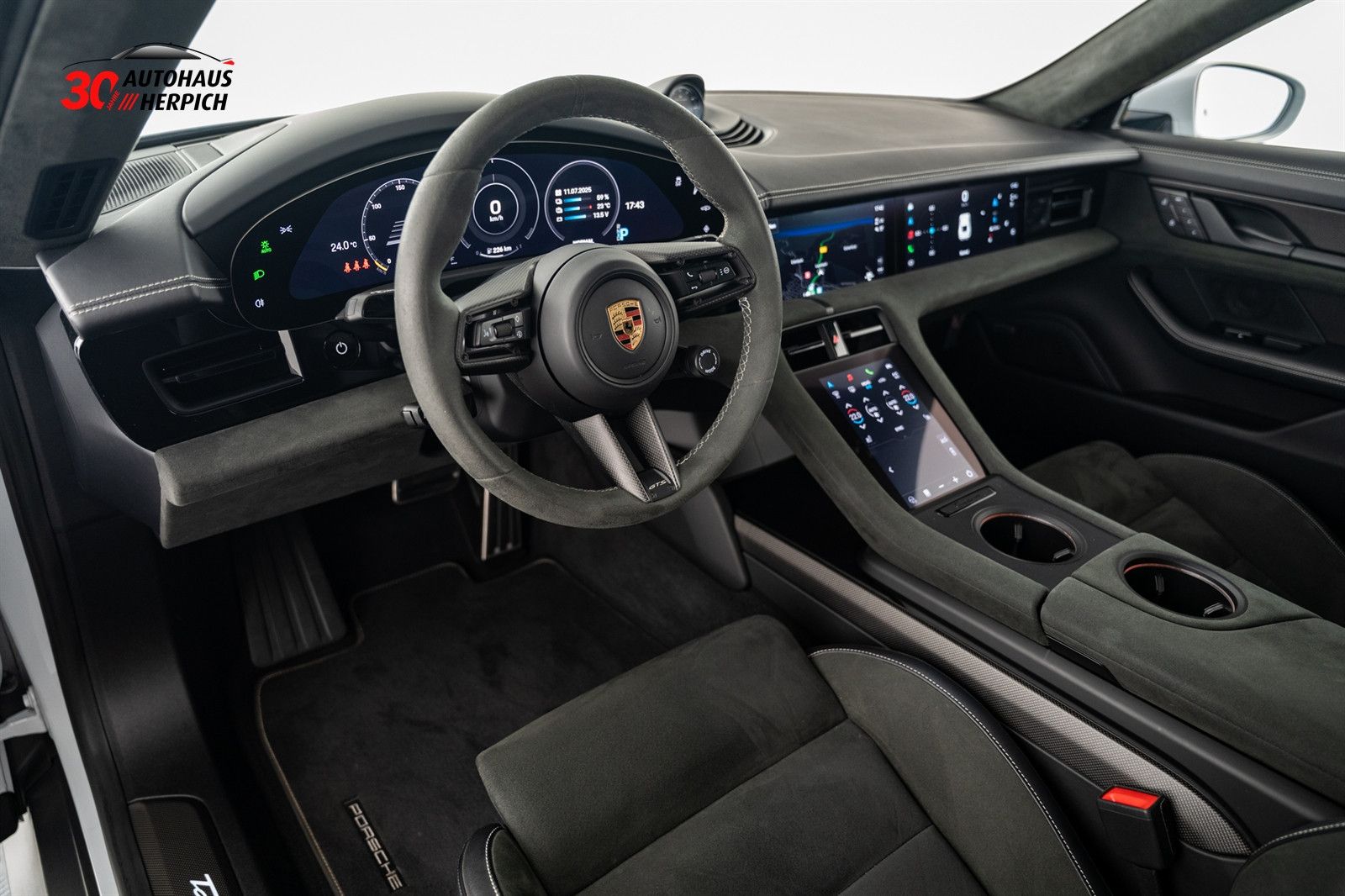 Porsche Taycan GTS 21" Matrix HAL Pano HUD InnoD Approve