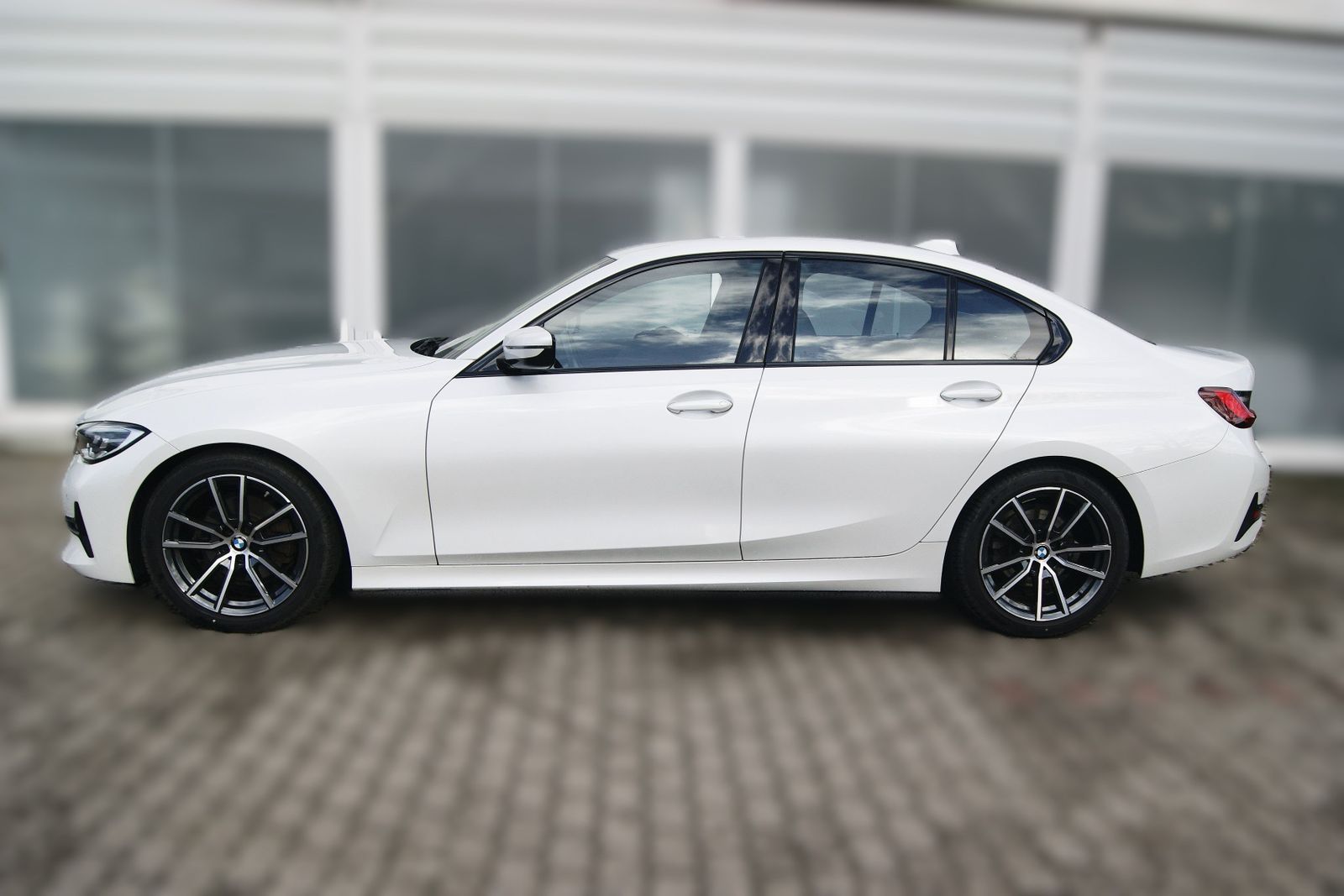 BMW 320d LIM SPORT-LINE - Samsaru's Car Outlet