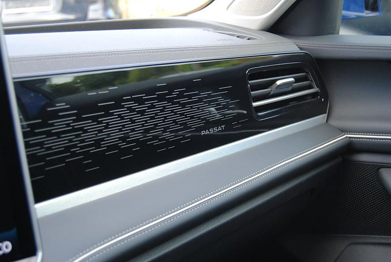 Volkswagen Passat 1.5 eHybrid DSG Elega.AHK.Navi-Max.HUD