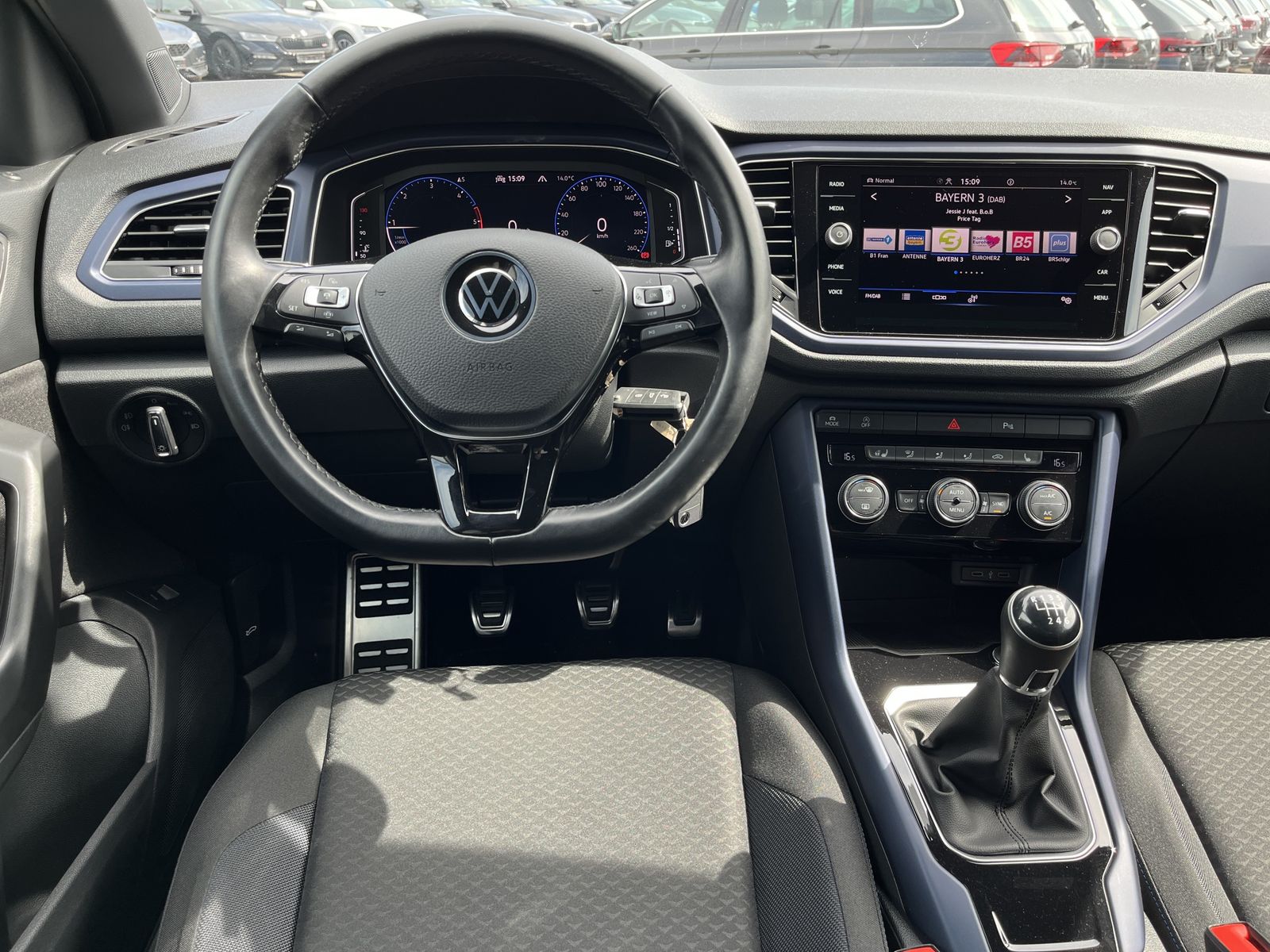 Volkswagen T-Roc 1.6 TDI UNITED - Samsaru's Car Outlet