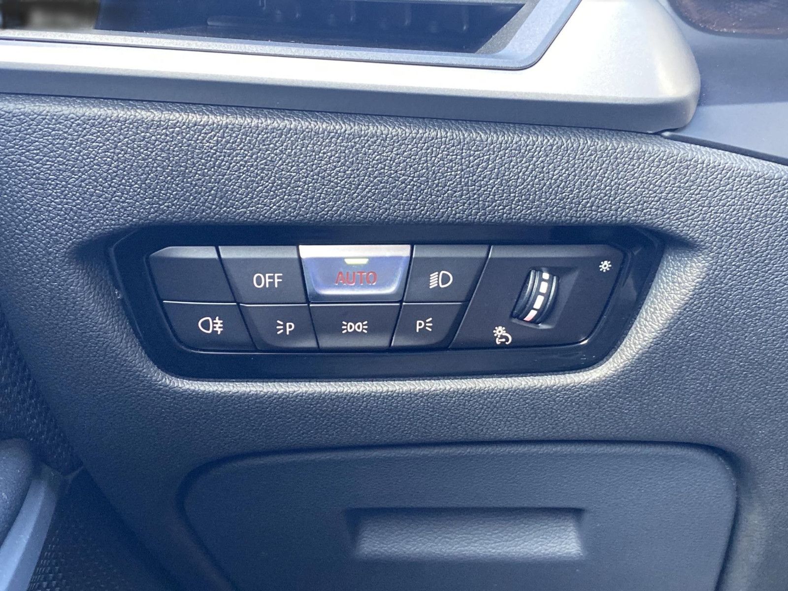 BMW 330 e - Samsaru's Car Outlet