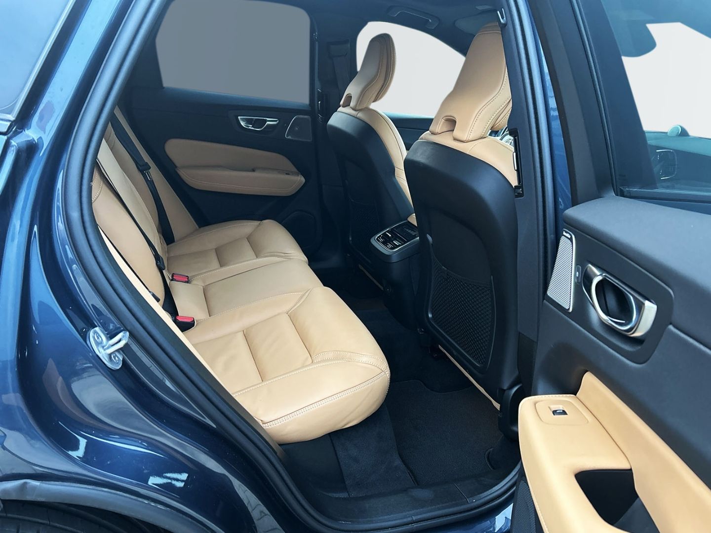 Volvo XC60 B5 Benzin AWD Ultra Dark 21'' ACC LED Nappa