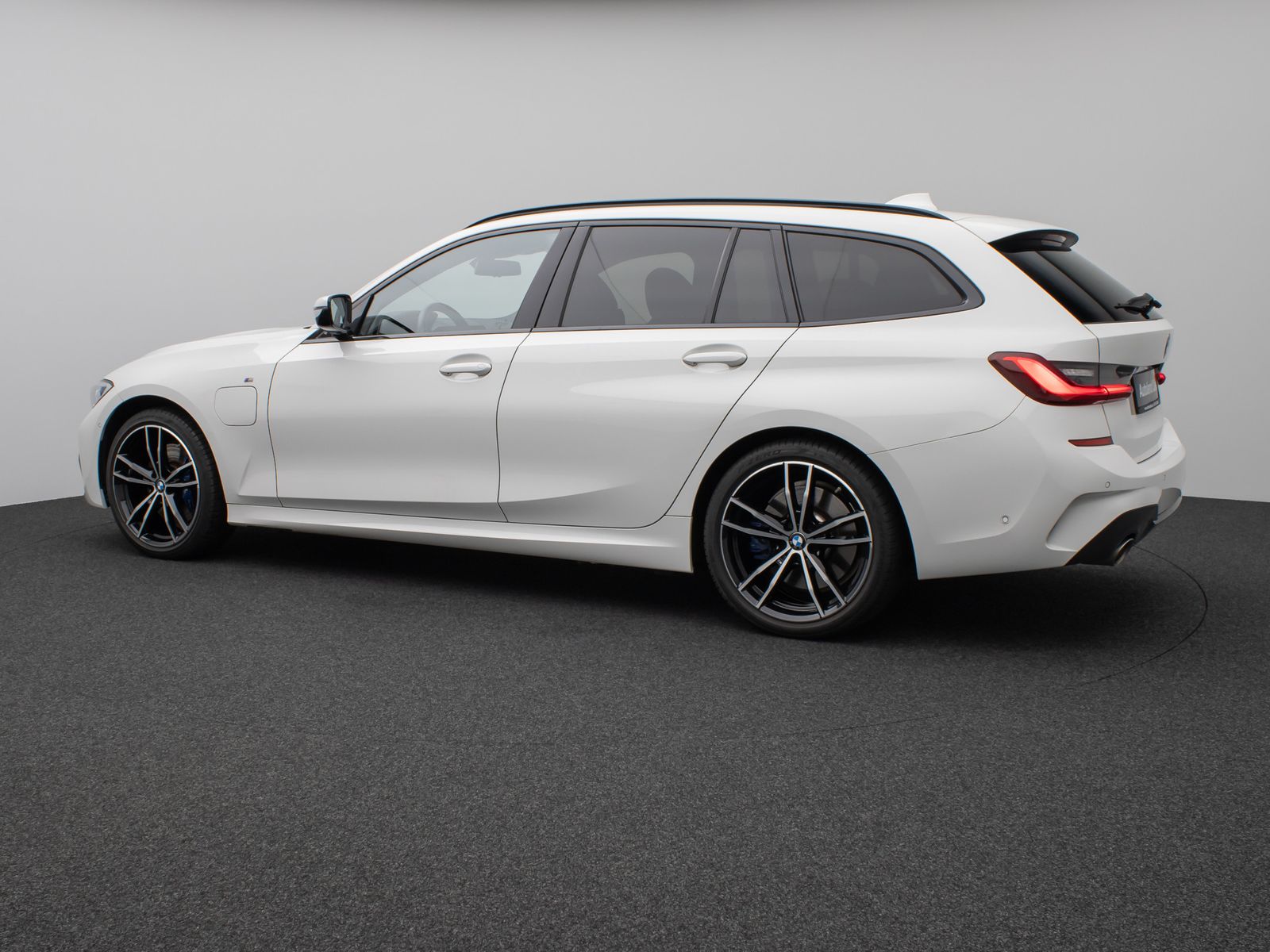BMW 330e M Sport - Samsaru's Car Outlet