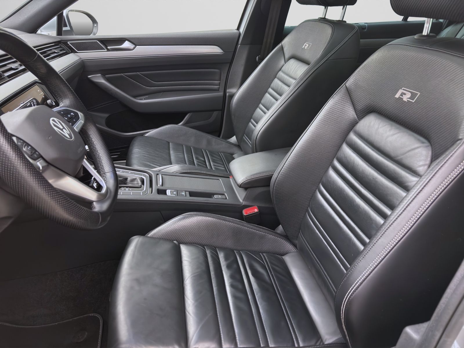Volkswagen Passat Variant 2.0 TSI DSG 4M R-LINE PANO AHK NA
