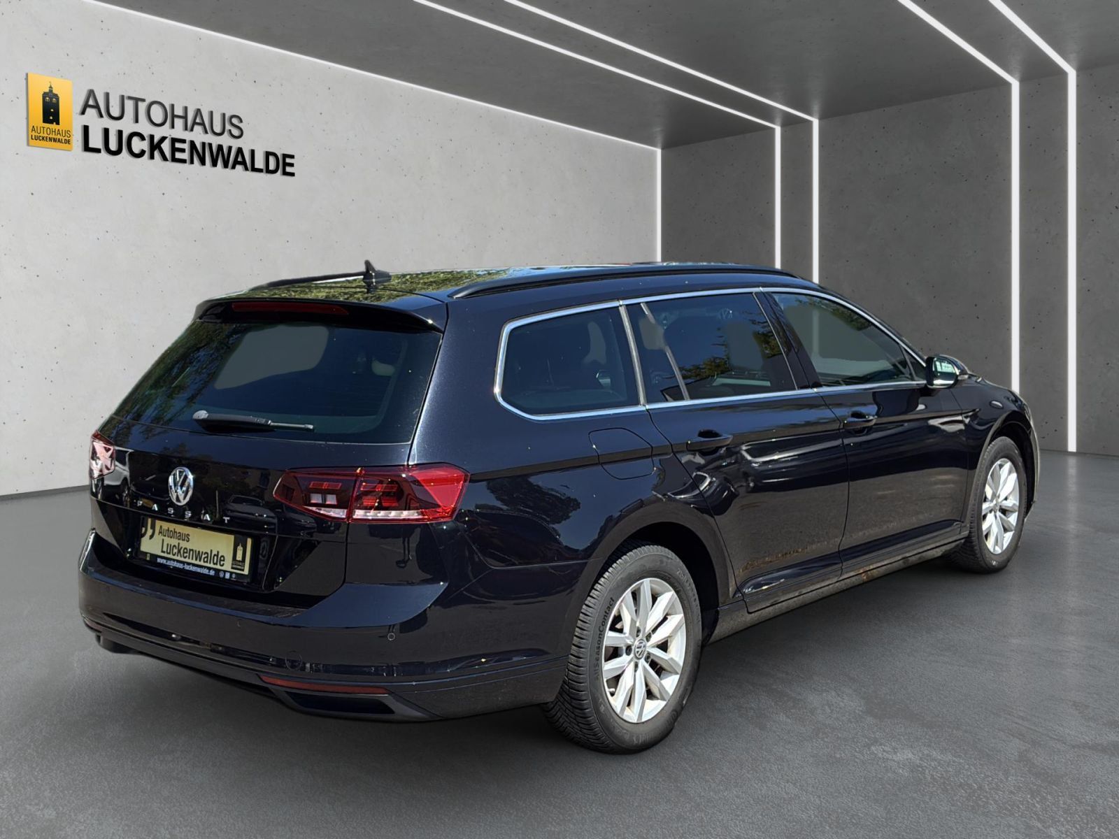 Volkswagen Passat Variant 1.5 TSI Business DSG - Samsaru's Car Outlet