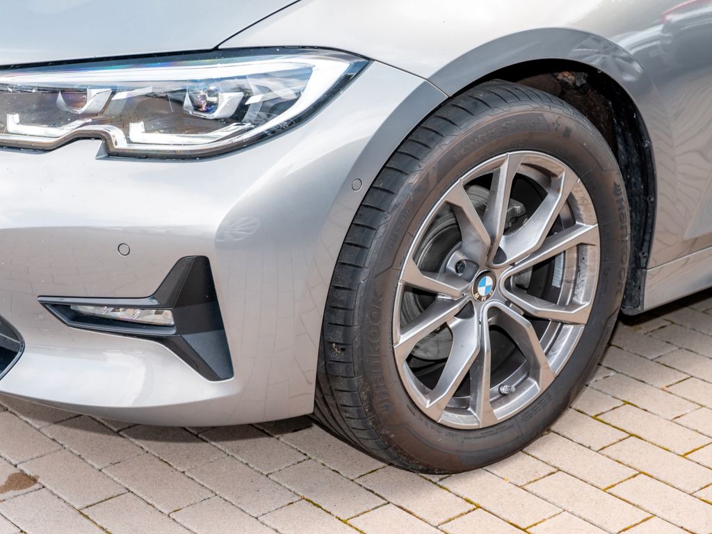 BMW 320 i Sport Line - Samsaru's Car Outlet