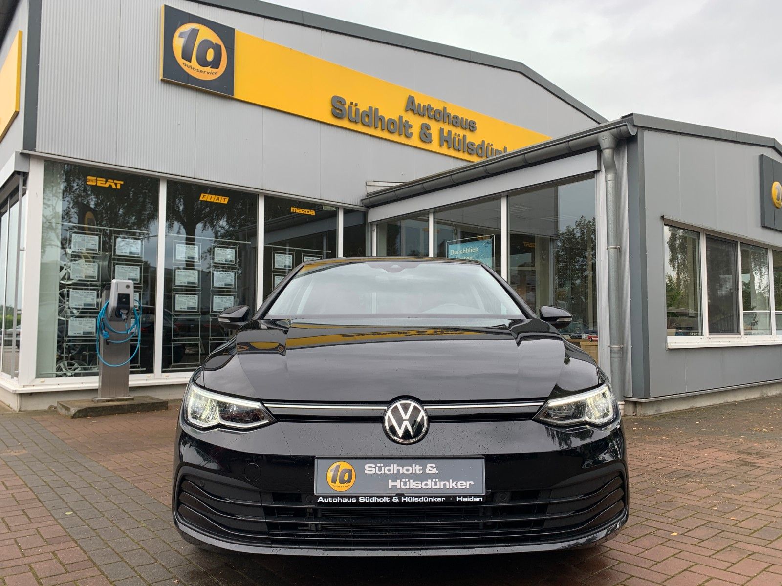 Volkswagen Golf - Samsaru's Car Outlet