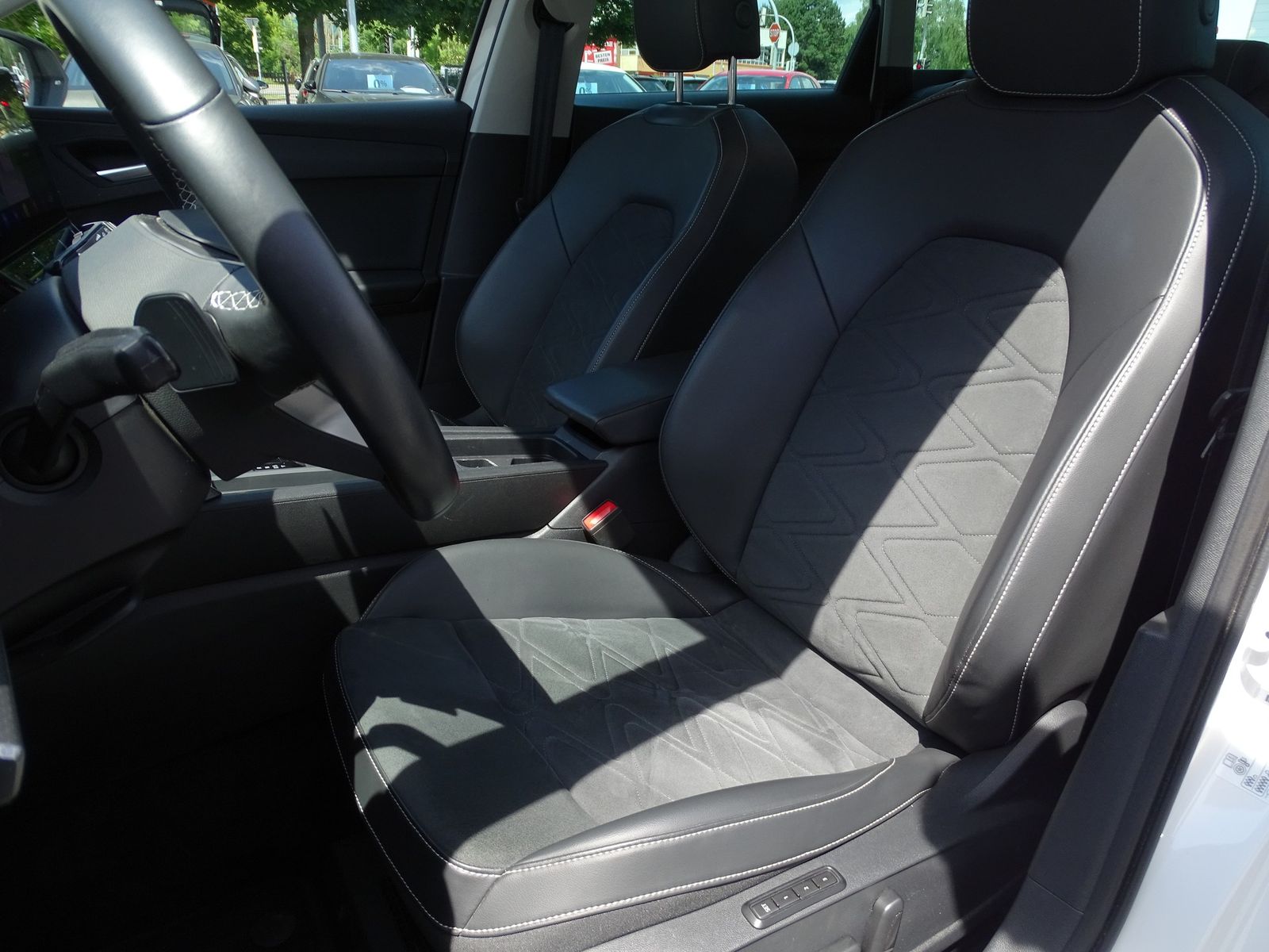 Seat Leon Sportstourer 2.0 TDI Style LED Navi ACC AHK