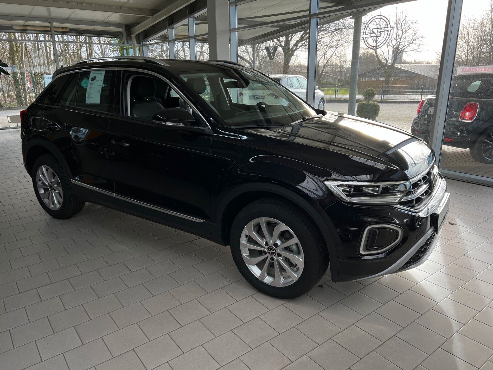 Volkswagen T-Roc Style 2.0TDI DSG - Samsaru's Car Outlet