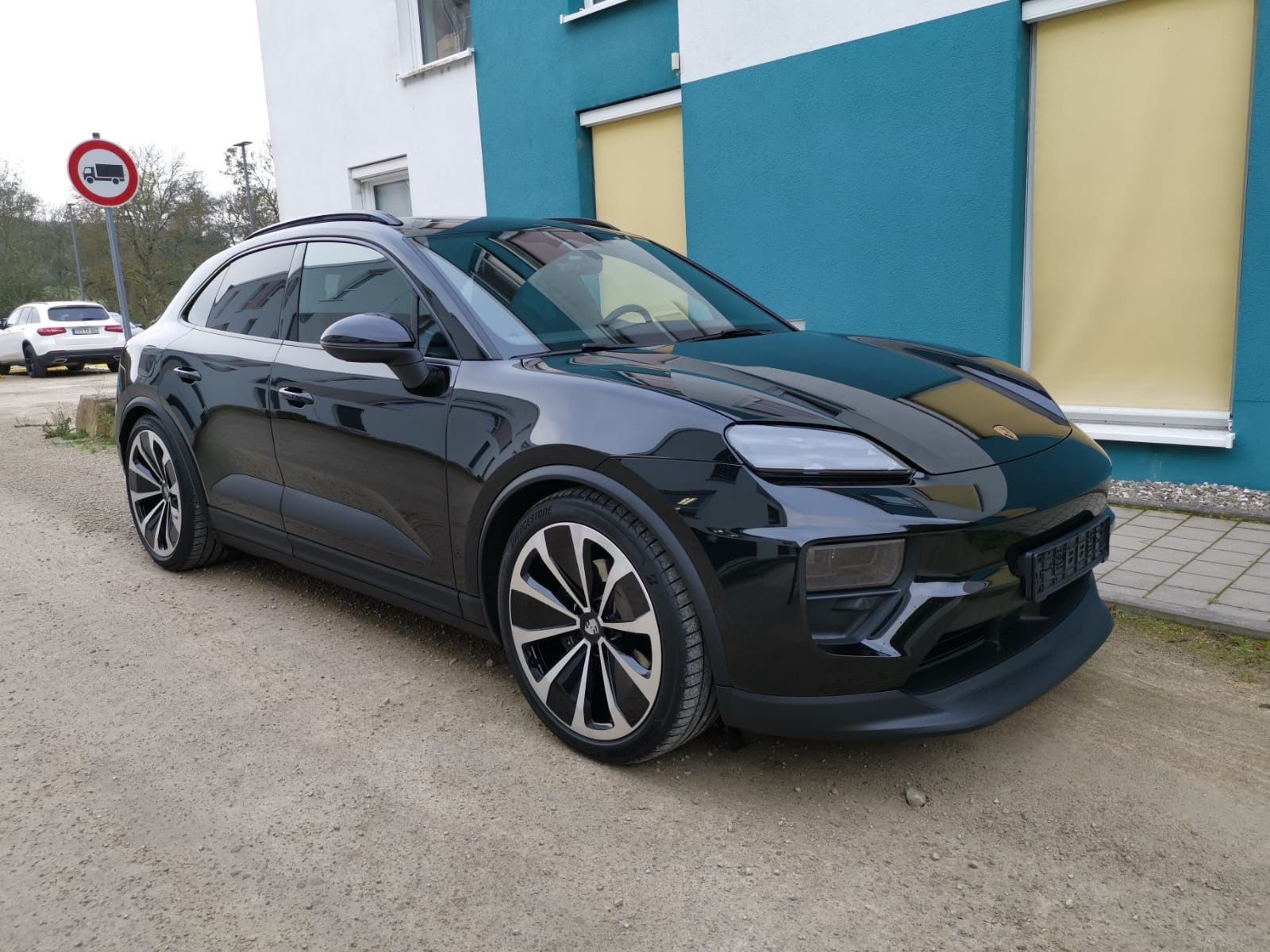 Porsche Macan - Samsaru's Car Outlet