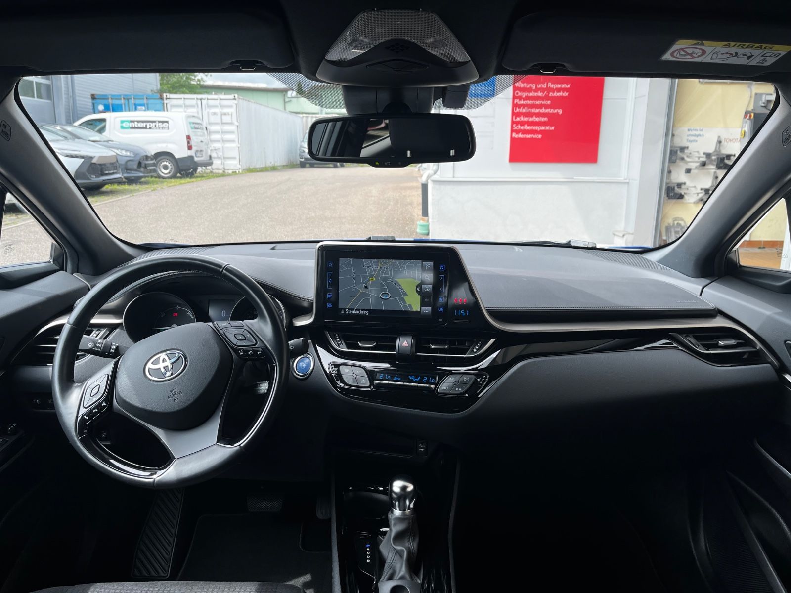 Toyota C-HR Hybrid Style - Samsaru's Car Outlet