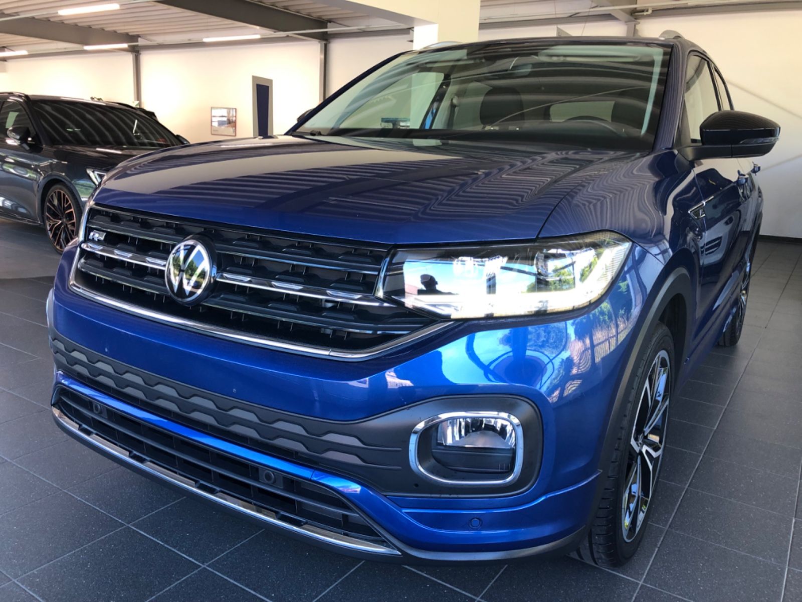 Volkswagen T-Cross 1.0 TSI Style R-Line - Samsaru's Car Outlet