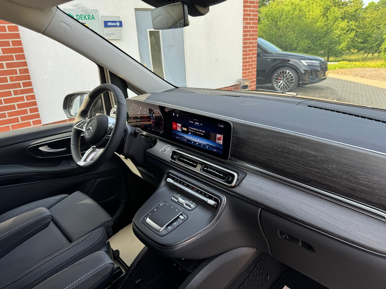 Mercedes-Benz V 300d AVANGARDE AMG - Samsaru's Car Outlet