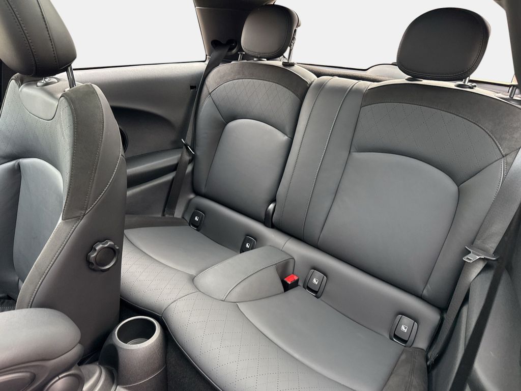 MINI Cooper SE Classic - Samsaru's Car Outlet