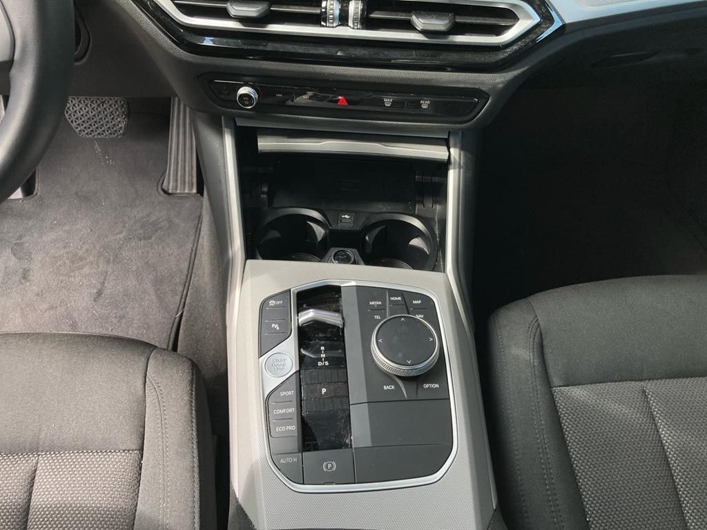 BMW 320d xDrive Innovation - Samsaru's Car Outlet
