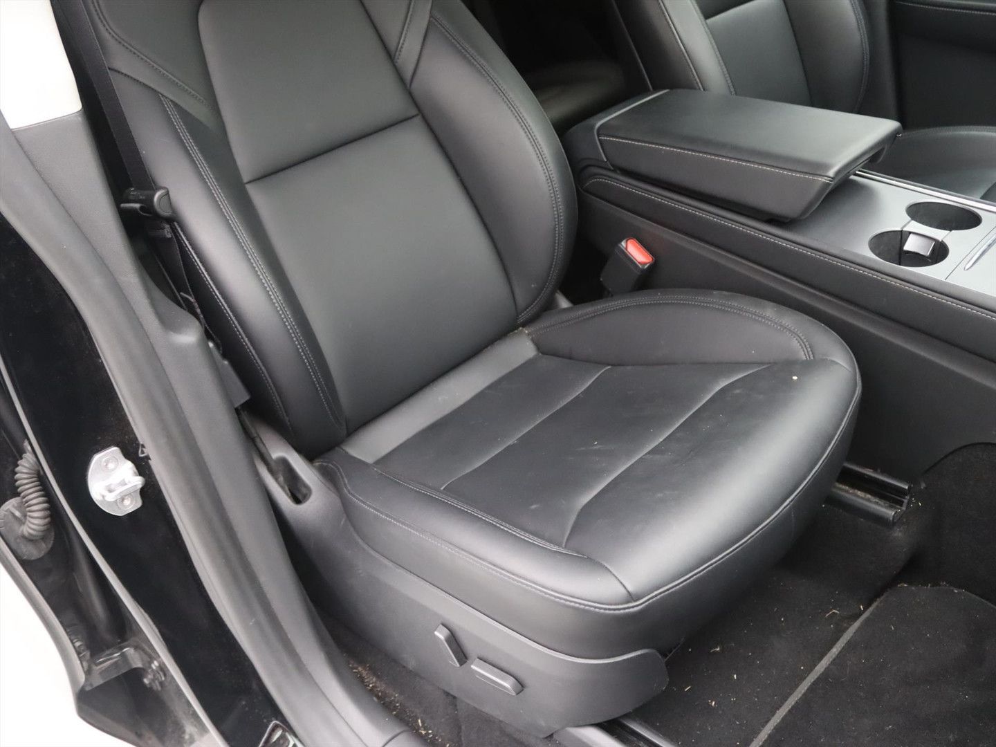 Tesla Model Y Long Range AWD 75kWh 351pk AMD RYZEN HW4