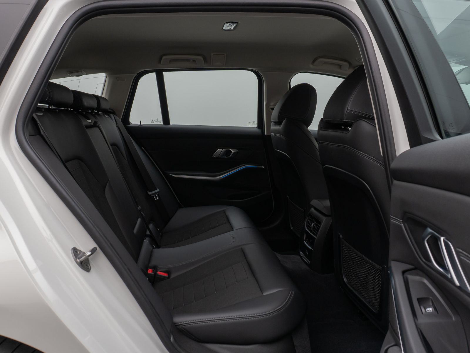 BMW 330e xD Sport Line - Samsaru's Car Outlet