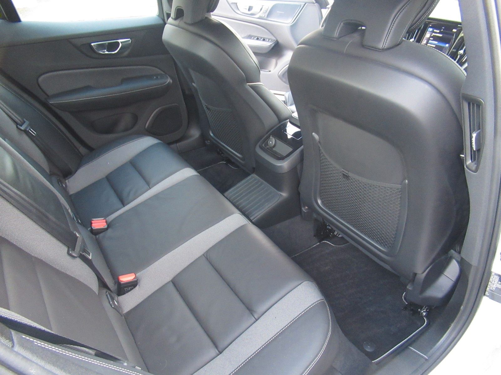 Volvo S60 Lim. R Design Recharge Plug-In Hybrid AWD