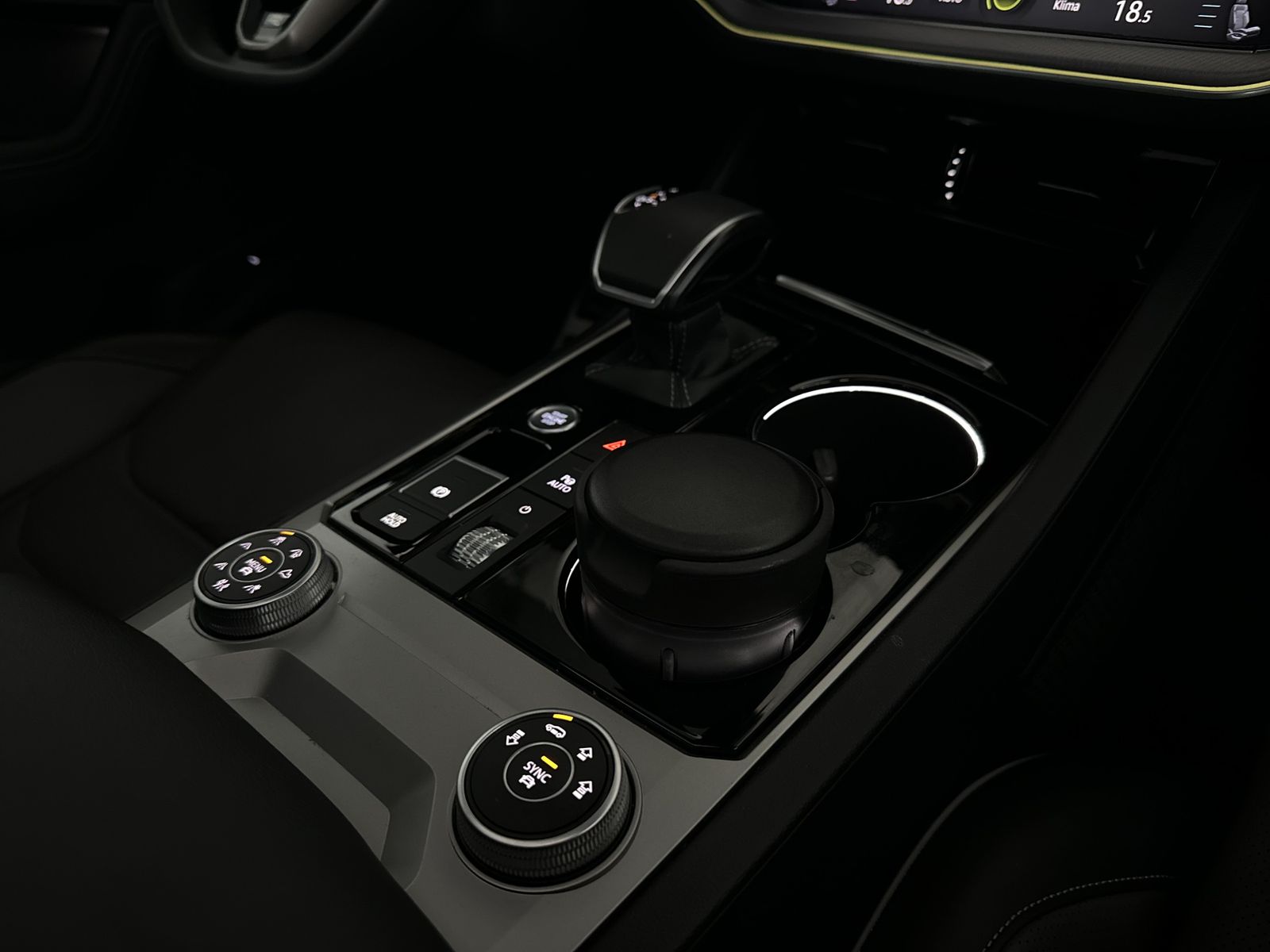 Volkswagen Touareg R-Line BLACK - Samsaru's Car Outlet