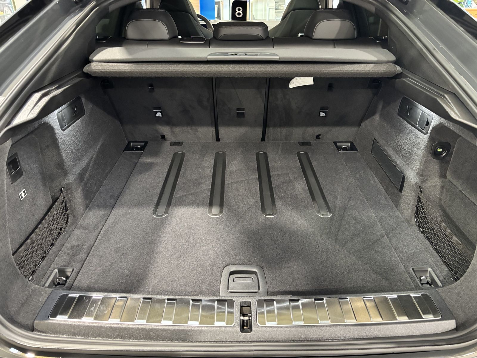 BMW X6 xDrive40d M SportPro B&W PANO HUD 360° AHK DA