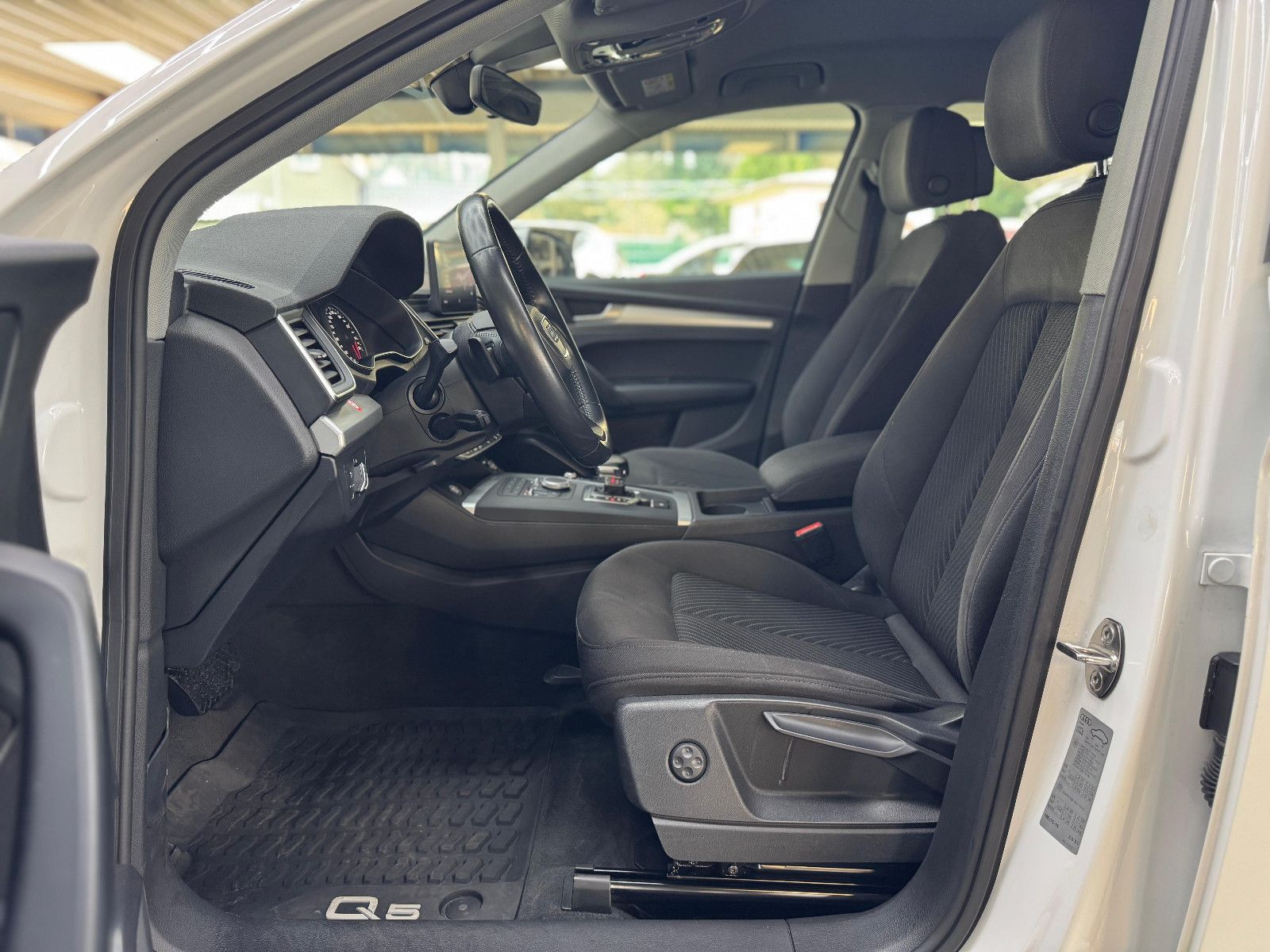 Audi Q5 35 TDI quattro - Samsaru's Car Outlet