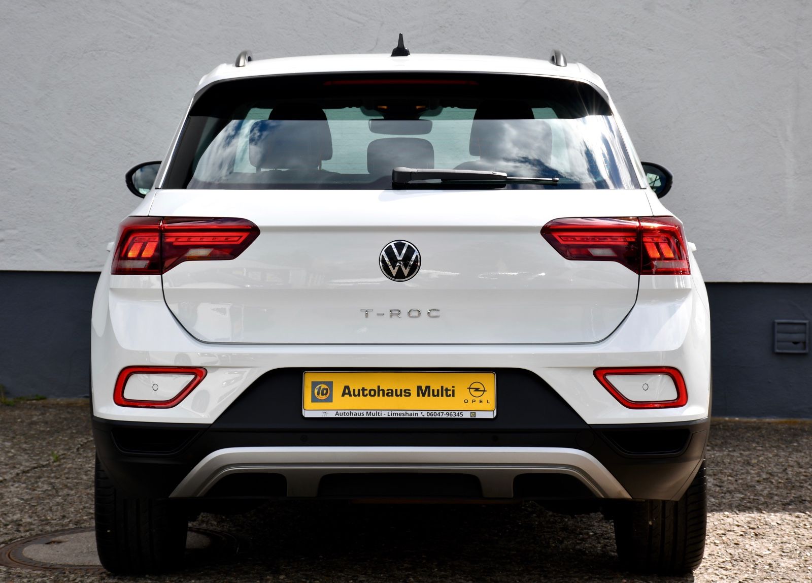 Volkswagen T-Roc Life - Samsaru's Car Outlet