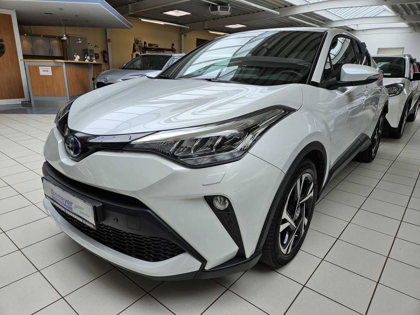 Toyota C-HR Hybrid Team DK - Samsaru's Car Outlet