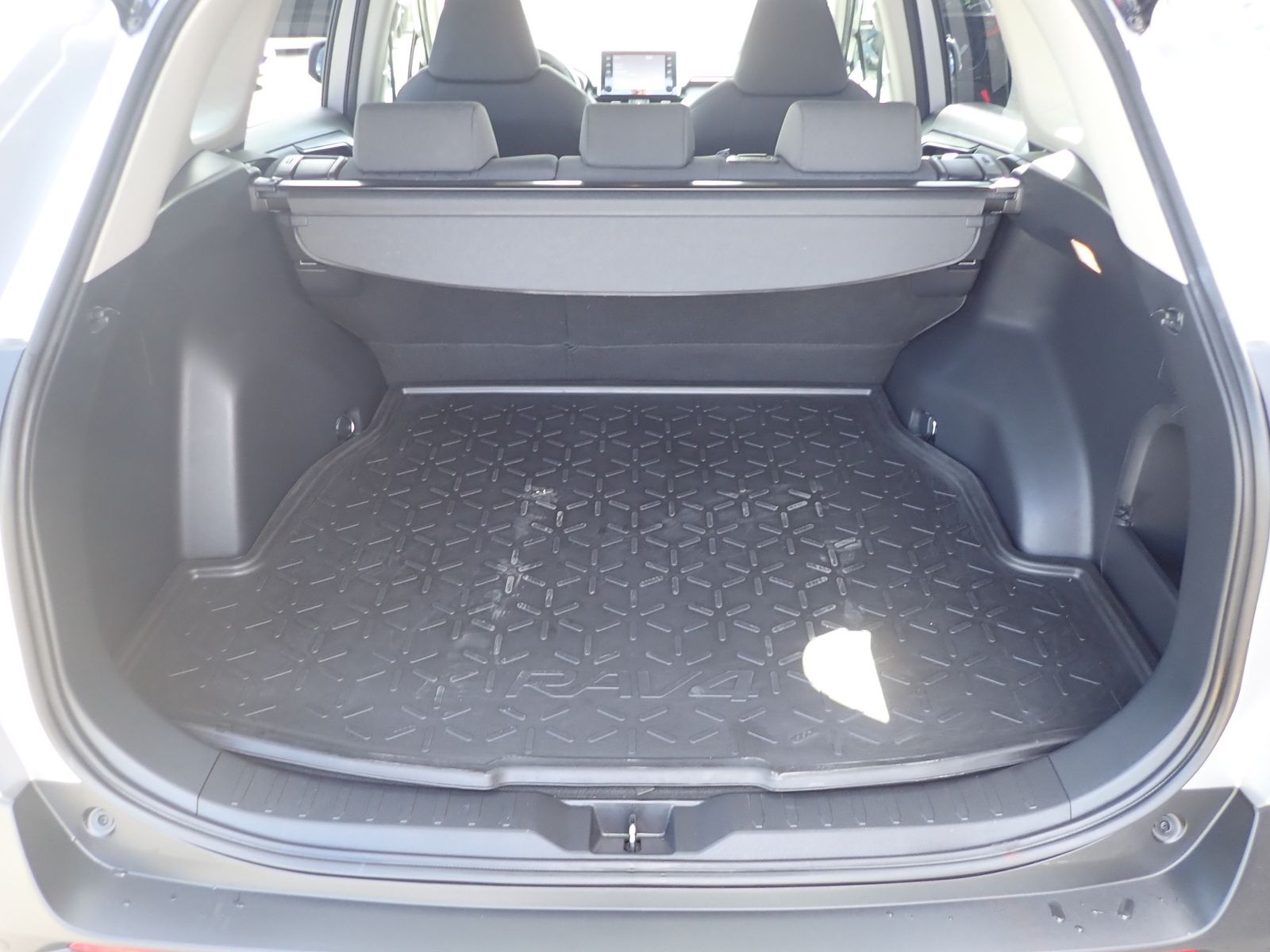Toyota RAV 4 Hybrid - Samsaru's Car Outlet