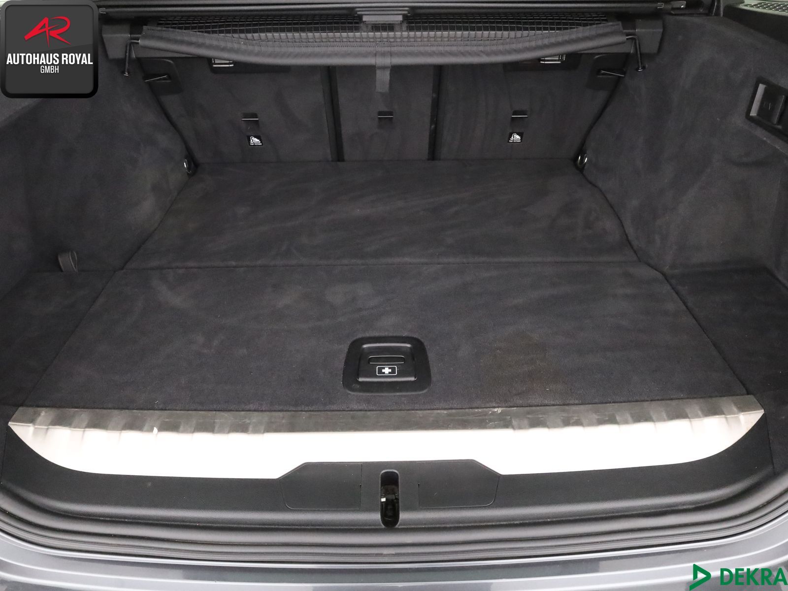 BMW 320 e T xDrive SPORTLINE - Samsaru's Car Outlet